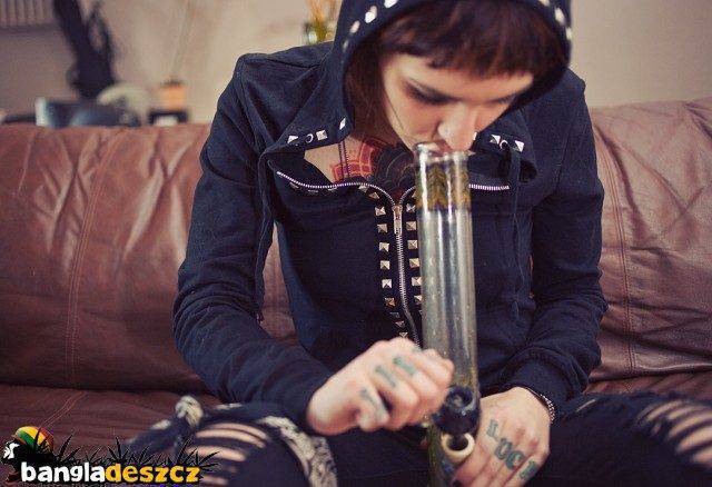 Dziewczyny i marihuana 27
