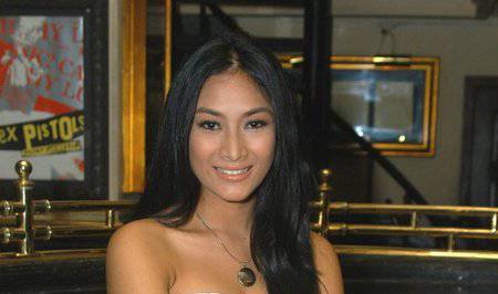 Foto Telanjang Dada Artis Selebritis