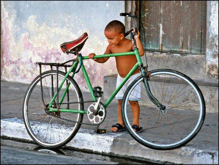 Cuba: ''Los Juguetes y los Niños'' Cuba: ''Los Juguetes y los Niños''