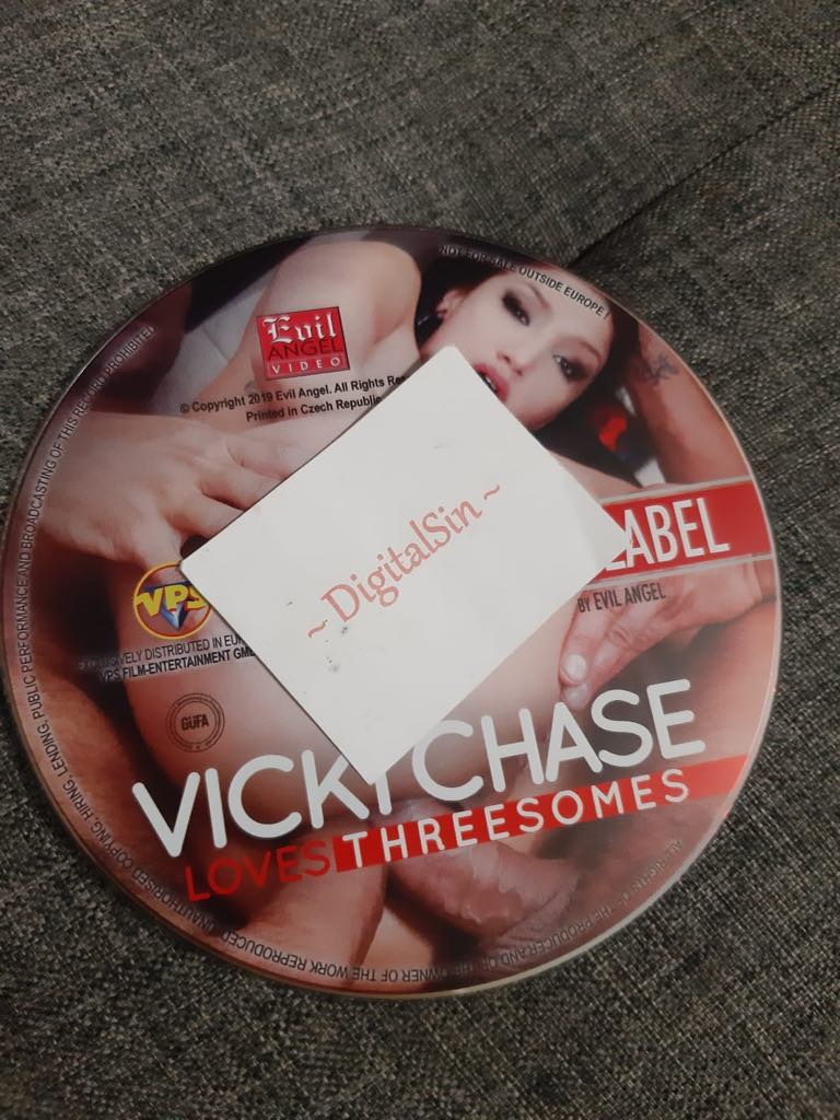 Vicki Chase Loves Threesomes XXX DVDRip x264-DigitalSin Vicki Chase Loves Threesomes XXX DVDRip x264-DigitalSin